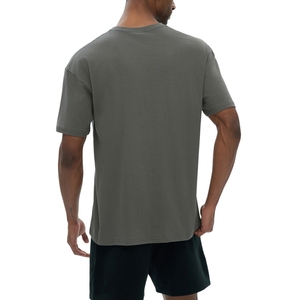 เสื้อยืดโอเวอร์ไซส์สีเขียวมะกอกสำหรับผู้ชาย คอกลม ไหล่ตก ผ้าฝ้าย สไตล์สตรีทแวร์ ขายส่ง - Product Image 3