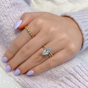 แหวนเพชรเม็ดเดี่ยวทรงมาร์คีส์ 1.90 กะรัต หรูหรา พร้อมวงแหวนซ่อนแบบ V Prong ตัวเรือนทองคำแท้ เป็นมิตรต่อสิ่งแวดล้อม ประดับด้วยเพชรสังเคราะห์ - Product Image 1