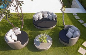 Canapé d'extérieur contemporain en rotin trois places avec coussins en mousse haute densité, design imperméable, mobilier de jardin - Product Image 5