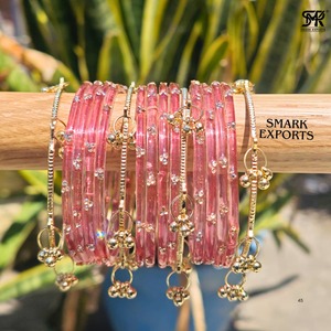 Elegante Juego de Brazaletes Kashmiri Rosa Bebé Hechos a Mano con Ghungroo, Chapado en Oro Tradicional, 16 Piezas, Joyería de Moda para Mujer - Product Image 1