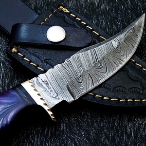 Cuchillo de Caza de Acero de Damasco de Grado Industrial Hecho a Mano Personalizado, Hoja de Punta Caída, Borde Recto, Mango Morado OEM, Uso en Exteriores - Product Image 3