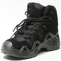Chaussures de moto Jogger avec semelle antidérapante pour une adhérence supérieure et conçues pour la conduite à moto.