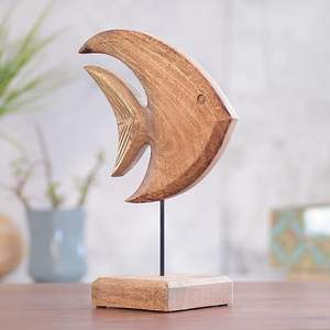 Sculpture abstraite de poisson en bois, artisanale, décoration minimaliste, art côtier, texture bois naturel, accent moderne pour la maison, support de table. - Product Image 5