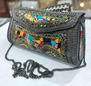 Monedero de mano de metal de diseño moderno para niñas, disponible a granel desde India - Product Image 4