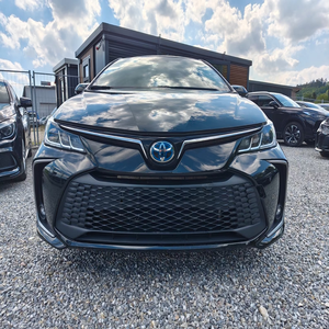Toyota Corolla 18 Hybride, berline économique en carburant, transmission automatique, voiture familiale fiable, faible consommation, conduite confortable - Product Image 2