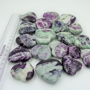 Pierre de guérison en Kammererite naturelle gravée en forme de cœur, pierre précieuse violette rare pour la méditation Reiki, la décoration énergétique, vente en gros - Product Image 5