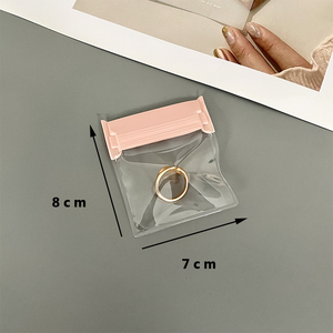 Bolsa de Papel con Cierre para Ropa, Transparente Esmerilada, Color Blanco Mate, Reciclable, de Proveedores de Empaques para Prendas - Product Image 6