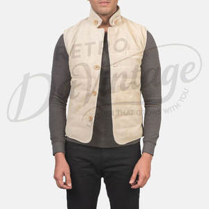Chaleco acolchado de gamuza beige premium para hombre, con botones, cuello alto, sin mangas, corte ajustado, para invierno. - Product Image 1