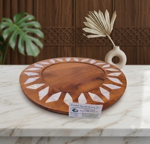 Plato Redondo de Madera para Servir, Hecho a Mano, Grabado, Plato Decorativo para la Mesa de Bodas y Fiestas - Product Image 3