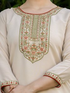 Conjunto de Kurti elegante y cómodo para todas las ocasiones, con un diseño de cuello muy atractivo, ligero y hermoso, corte recto y bordes elegantes. - Product Image 6