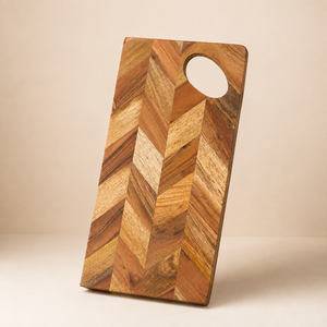 Planche à découper artisanale en bois d'acacia, motif chevron, poignée en bois, épaisseur 1,5 cm, planche de préparation écologique pour la cuisine à domicile - Product Image 1