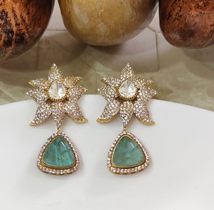 Boucles d'oreilles pendantes en laiton plaqué or de qualité supérieure avec zircon, pour femmes et jeunes filles, collection tendance pour les soirées - Product Image 2