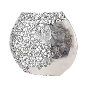 Jarrón de flores decorativo hecho a mano de aluminio para flores, centro de mesa para sala de estar, diseño único, elegante y de primera calidad. - Product Image 5
