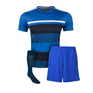 Ensemble complet d'uniformes de football OEM avec logo, nom et numéro personnalisés - Product Image 5