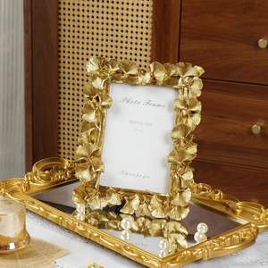 Marco de Fotos Metálico con Estilo que Agrega un Toque Histórico a tu Decoración, Pieza de Tendencia para Exhibición de Fotos Atemporales, Floral Premium - Product Image 5