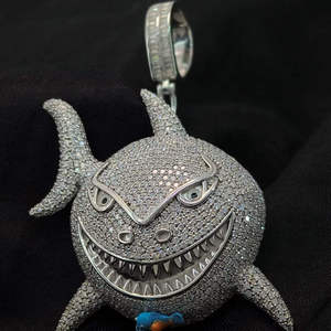 Colgante de Moissanita con Forma de Animal Adorable, Plata 925, Microincrustaciones, Corte Brillante Redondo, Amuleto Temático, Uso Diario Unisex - Product Image 4