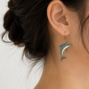 Pendientes de madera para mujer con diseño de delfín, pendientes colgantes de madera con animales marinos para vacaciones de verano - Product Image 5