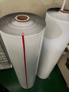 Film en rouleau souple noir et blanc en PE avec logo personnalisé imprimé pour la protection des appareils électroniques et des surfaces en acier inoxydable/métal - Product Image 5