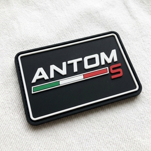 Parche de Goma Personalizado con Relieve 3D, Rectangular, con Gancho y Bucle - Product Image 1