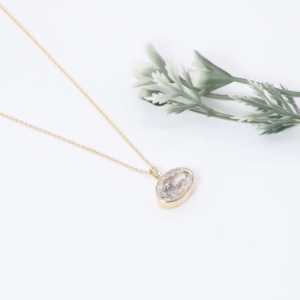 TULSIYA JEWELS Collier Pendentif Solitaire en Or Jaune avec Diamant de Laboratoire Ovale Sertie en Bezel, Chaîne Câble, Bijoux Fins Minimalistes Personnalisables - Product Image 1