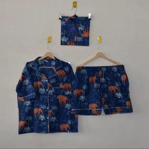 Nuevo Conjunto de Pijamas Elegante y Lujoso para Mujer, Hecho a Mano de Forma Sostenible, Camisa de Manga Corta con Botones y Pantalones Cortos Cómodos a Juego - Product Image 1
