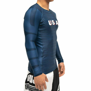 เสื้อรัดรูปแขนยาวพิมพ์ลาย USA สำหรับผู้ชาย เสื้อซับลิเมชั่นเต็มตัว แห้งเร็ว เหมาะสำหรับฝึกซ้อม MMA - Product Image 4