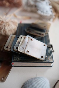 Carte de tissage en corne de buffle polie, toucher réel, forme géométrique, décorations de style animal, disponible en gros à partir de corne naturelle - Product Image 3