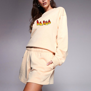 Conjunto de Sudadera y Pantalones Cortos para Mujer, 100% Algodón, con Logotipo Bordado e Impresión Puff Personalizada, Estilo Casual de Verano, 2 Piezas - Product Image 2