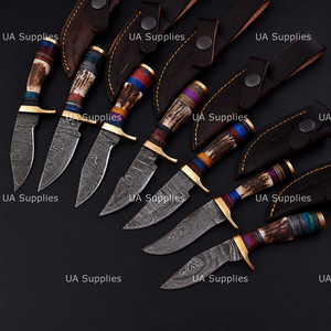 มีดล่าสัตว์ UA Supplies รุ่นพรีเมียม ทำจากเหล็กดามัสกัสตีขึ้นรูปด้วยมือ ปลายมีดแบบ Drop Point ด้ามจับทำจากเขาสัตว์ธรรมชาติ 8 ชิ้น พร้อมปลอกมีดทองเหลือง และสายหนังแท้ - Product Image 5