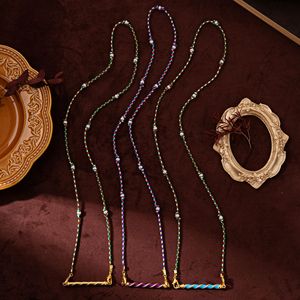 Collier de couleur pendentif cône de carte de tarot <span class=keywords><strong>littéraire</strong></span> européen et américain de vente chaude pour hommes bijoux de préservation de la couleur plaqués or - Product Image 3