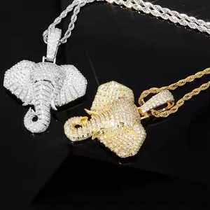 Pendentif Hip Hop Premium en Argent Plaqué Or Blanc avec Détails Inspirés des Diamants pour Femmes - Product Image 1