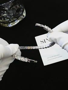 สร้อยข้อมือมอยส์ซาไนต์ เงินแท้ ดีไซน์คลาสสิก สวยหรู ระยิบระยับ เหมาะเป็นของขวัญหมั้นสำหรับผู้หญิง - Product Image 4