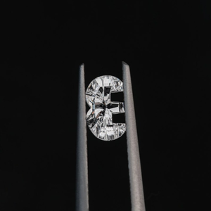 Elegante diamante suelto de 1 quilate con certificación IGI, VVS, cultivado en laboratorio, corte elegante en forma de letra E, para la elaboración de colgantes al precio más bajo. - Product Image 3