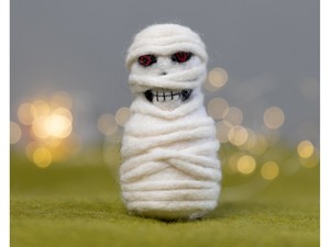 Lot de décorations suspendues effrayantes pour Halloween : Ornements de momie en feutre à yeux rouges – Idéal pour la vente en gros - Product Image 2
