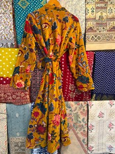 เสื้อคลุมกิโมโนกำมะหยี่สีมัสตาร์ด พิมพ์ลายดอกไม้ เสื้อคลุมสไตล์โบโฮ (ขนาดเดียว) - Product Image 5