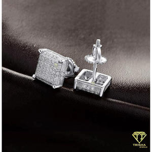 Boucles d'oreilles clous carrées en diamant de laboratoire plaqué or, en argent sterling 925, bijoux étincelants de qualité supérieure - Product Image 2