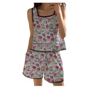 Ensemble de pyjama de luxe en coton premium avec short à bordure dentelle, imprimé floral sans manches, collection Printemps/Été, vente en gros - Product Image 4