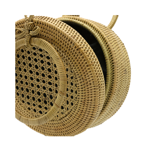 Bolso Redondo de Ratán Tejido a Mano con Asas Circulares - Bolso Tote de Mimbre Natural con Panel de Tejido de Caña - Product Image 3