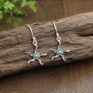 Boucles d'oreilles pendantes soleil en argent sterling 925 avec opale bleue, faites à la main, plaquées or rose et or jaune, serties de clos classiques, cadeau idéal - Product Image 1