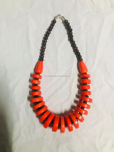 Descubra nuestro collar de resina artesanal, una mezcla perfecta de arte y elegancia. Hecho con alta calidad - Product Image 5