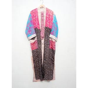 Robe de chambre kimono indienne multicolore 100 % soie satinée, style Kantha, vente en gros, vêtements de nuit faits main, patchwork floral, robe longue maxi - Product Image 2