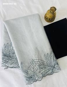 Ensemble sari et chemisier en lin magnifique, design Bollywood, avec impression numérique et bordure ajourée, fabriqué à Surat par un fabricant de mode féminine. - Product Image 6