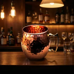 Mug à Moscow Mule en cuivre martelé avec poignée en laiton, vaisselle vintage pour la maison - Product Image 1