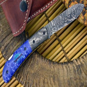 Navaja de bolsillo de acero de Damasco con hoja de punta caída, mango azul y apertura con perilla, para uso en exteriores y camping. - Product Image 2