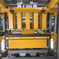 Machine à fabriquer des briques en béton semi-automatique ZCJK, type vibrant de table, production à faible investissement pour les startups QTJ4-40A