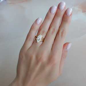 Anillo de Compromiso de Oro de 14k y Plata 925 con Diamante Cultivado en Laboratorio de Corte Marquesa de 3.00ct, Solitario Escultural, Banda Nupcial, Fabricación al por Mayor - Product Image 2