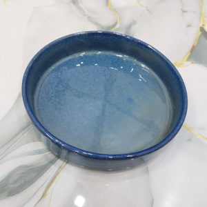 Assiette de service en céramique bleu océan profond pour la restauration moderne et le service, aspect émaillé à la main, en grès, idéale pour la maison et l'hôtellerie - Product Image 5