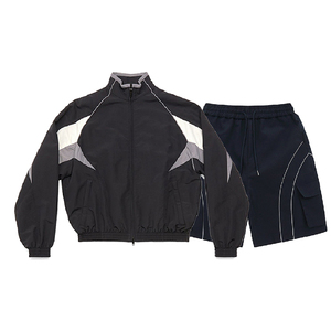 ชุดเซ็ตเสื้อแจ็คเก็ตมีฮู้ดกันลมน้ำหนักเบาผ้าไนลอนแบบ unisex พร้อมกางเกงขาสั้น มีเชือกผูกเอว สีพื้น เรียบง่าย สวมใส่สบาย เหมาะสำหรับกิจกรรมกลางแจ้งในฤดูหนาว ดีไซน์ 2 in 1 กันน้ำ - Product Image 2