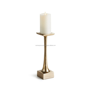 Candelabro de latón envejecido de primera calidad • Soporte de mesa con pedestal cuadrado de estilo arquitectónico - Product Image 1