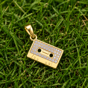 เครื่องประดับฮิปฮอปวินเทจสุดเทรนดี้ ชุบทอง 14K แบบกำหนดเอง จี้รูปเทปคาสเซ็ตสไตล์เรโทร ประดับเพชรโมอิสซาไนต์ - Product Image 5